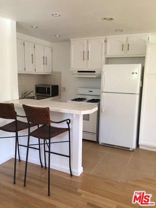 1221 N Formosa Avenue