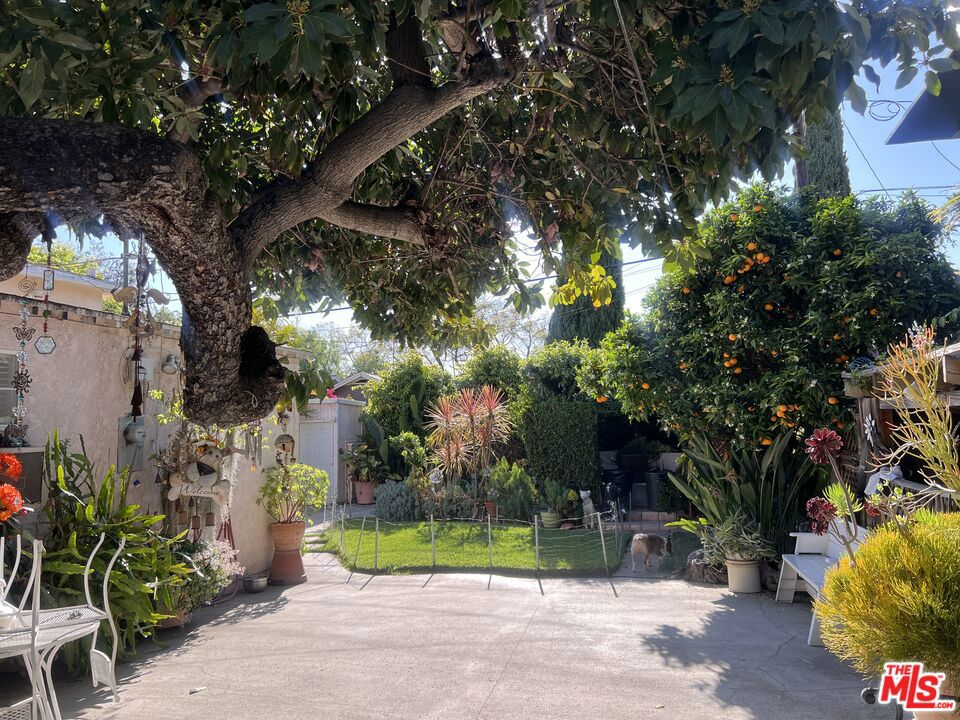 1221 N Formosa Avenue