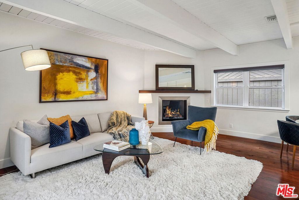 Photo of 1100 N Beverly Glen Boulevard, Los Angeles, CA 90077 (MLS # 26658337)