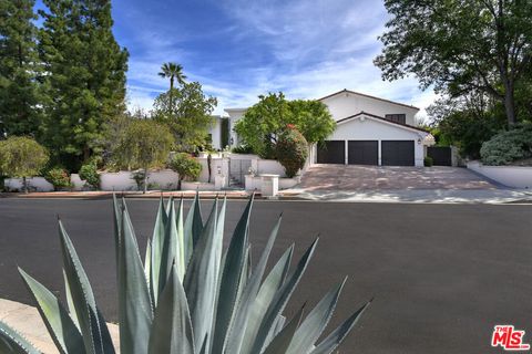 Photo of 3848 Alonzo Avenue, Encino, CA 91316 (MLS # 26665243)