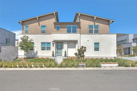 Photo of 15820 Caterpillar Drive, Fontana, CA 92336 (MLS # CV25215114) Photo of 15820 Caterpillar Drive, Fontana, CA 92336 (MLS # CV25215114)
