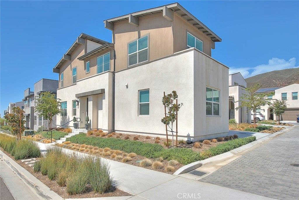 Photo of 15820 Caterpillar Drive, Fontana, CA 92336 (MLS # CV25215114)