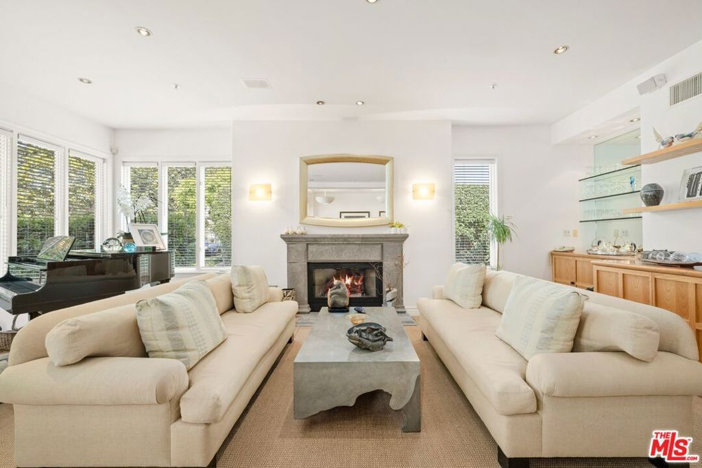 Photo of 603 Ocean Avenue #1East, Santa Monica, CA 90402 (MLS # 25589593)