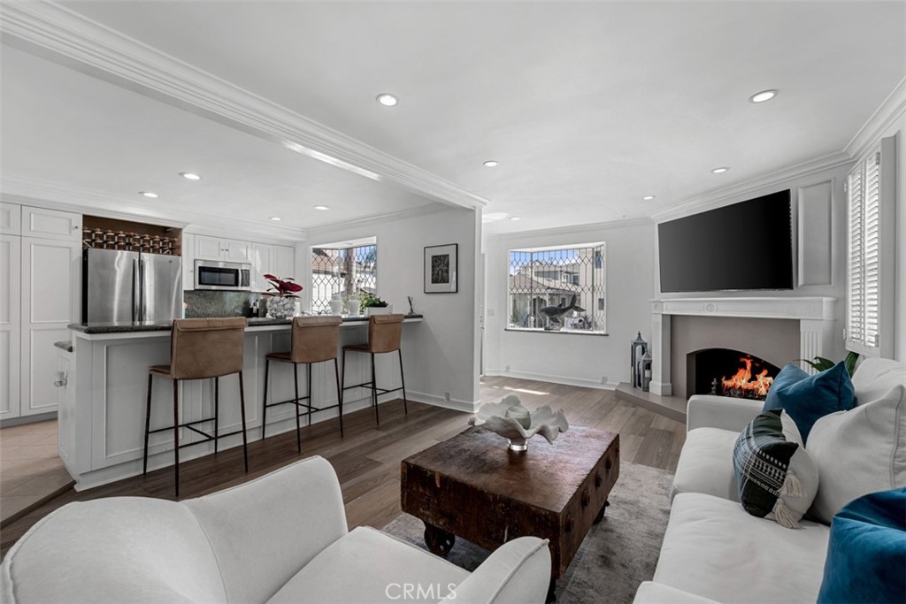 211 Pearl