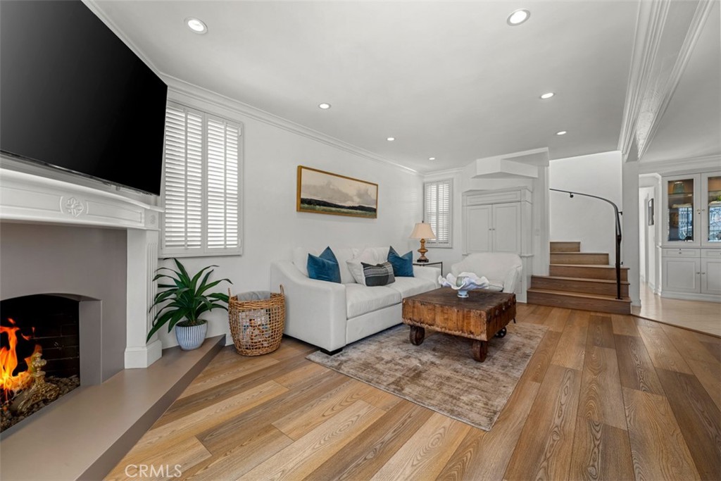 211 Pearl