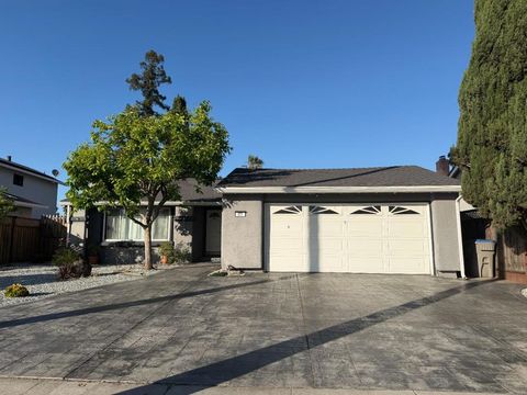 Photo of 571 Kings Cross Way, San Jose, CA 95136 (MLS # ML82042390)