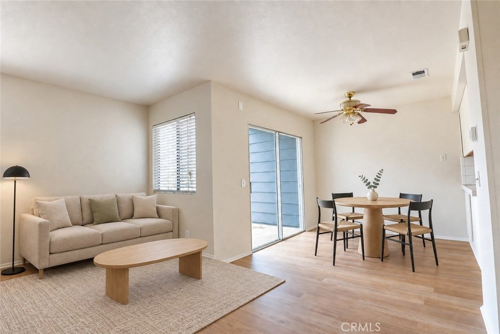 2233 S Fern