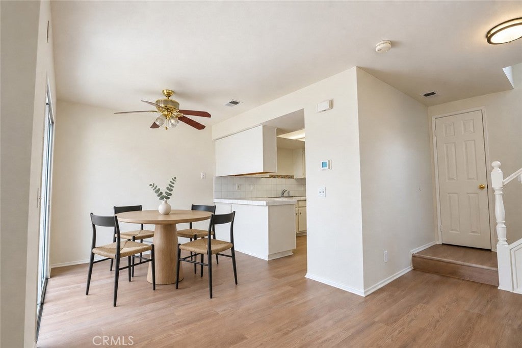2233 S Fern