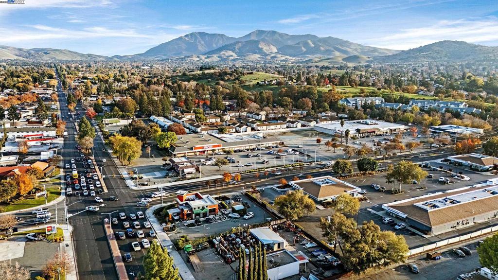 CRESTWOOD - Residential