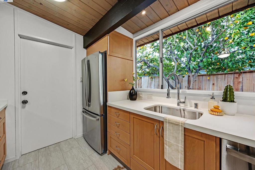 CRESTWOOD - Residential