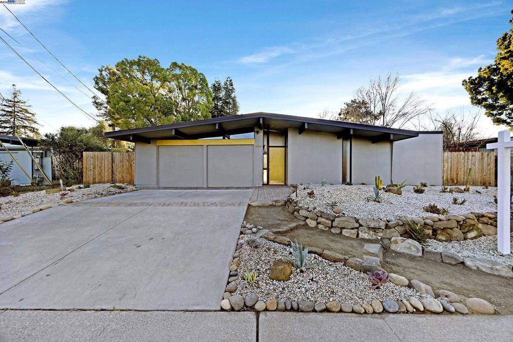 CRESTWOOD - Residential