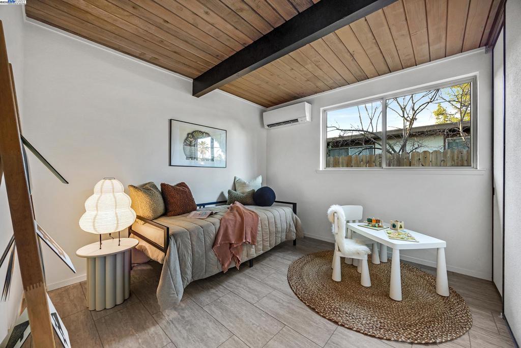 CRESTWOOD - Residential