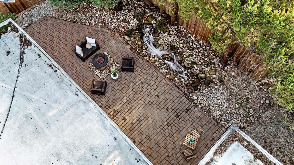 CRESTWOOD - Residential