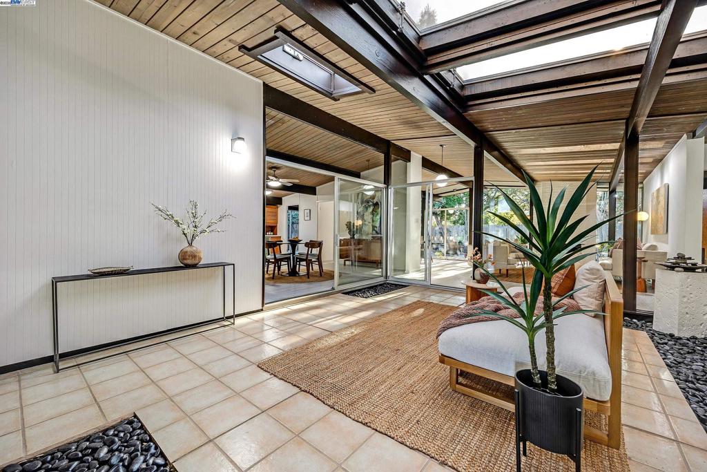 CRESTWOOD - Residential