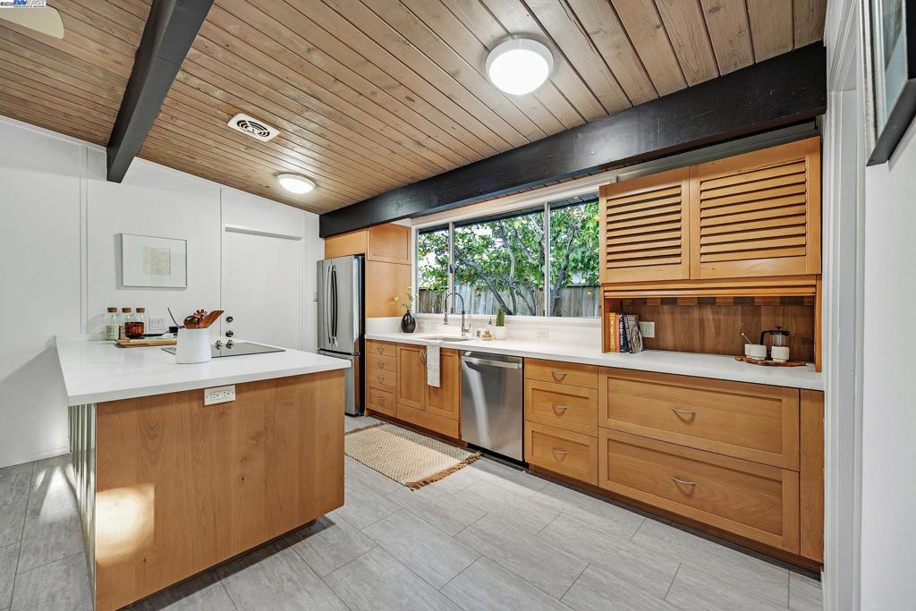 CRESTWOOD - Residential