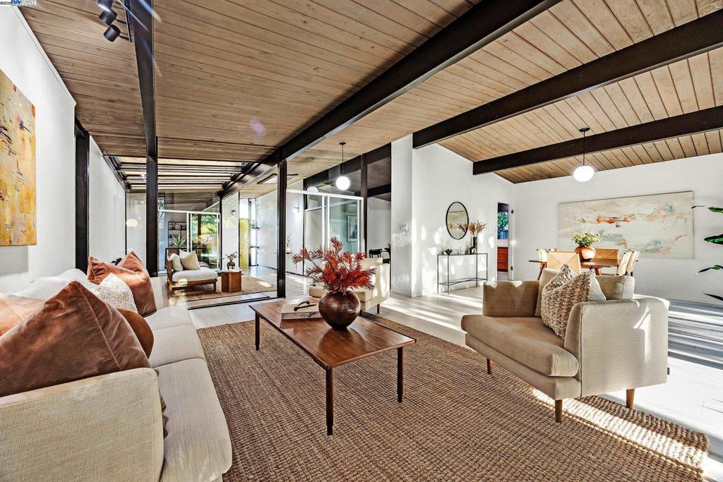 CRESTWOOD - Residential