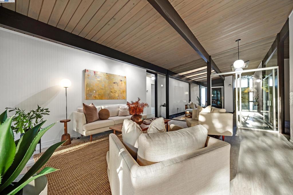 CRESTWOOD - Residential