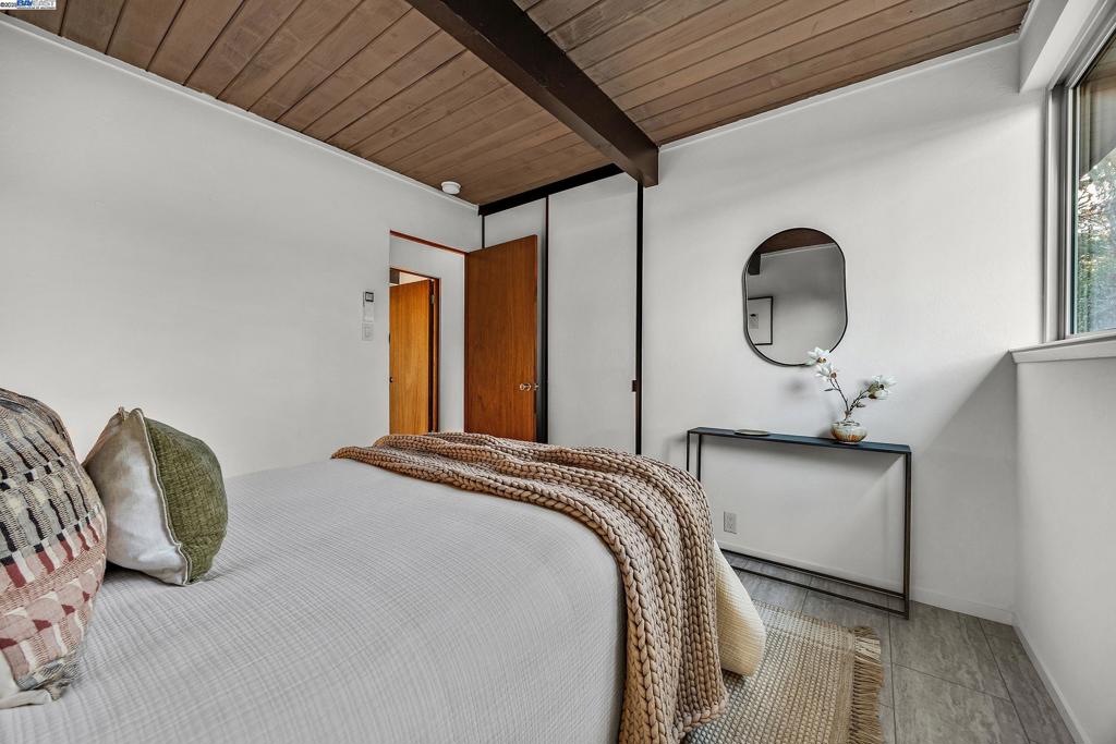 CRESTWOOD - Residential