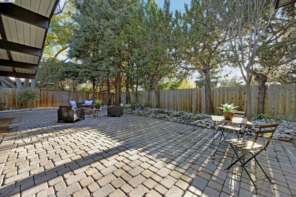 CRESTWOOD - Residential