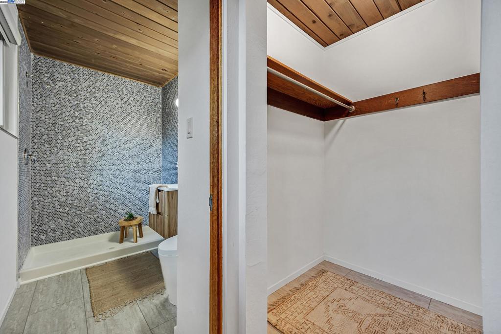 CRESTWOOD - Residential