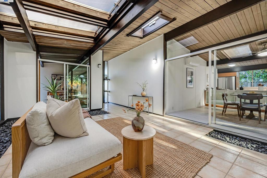 CRESTWOOD - Residential