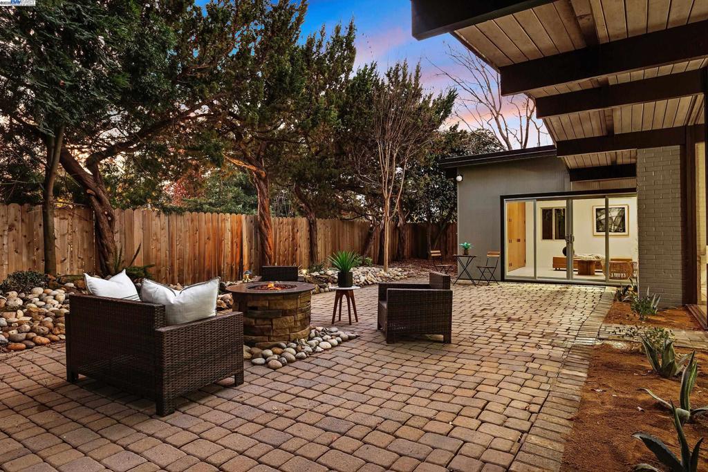 CRESTWOOD - Residential