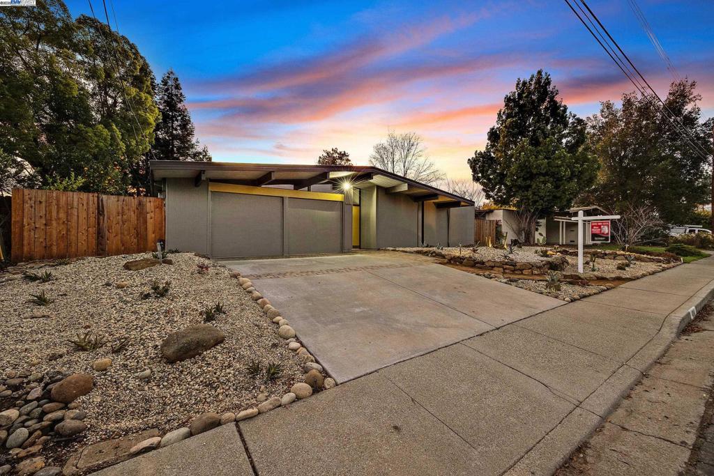 CRESTWOOD - Residential