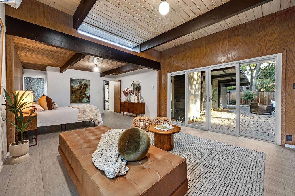 CRESTWOOD - Residential