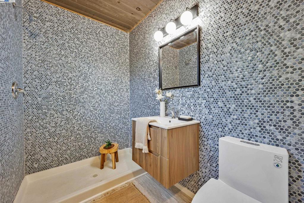 CRESTWOOD - Residential