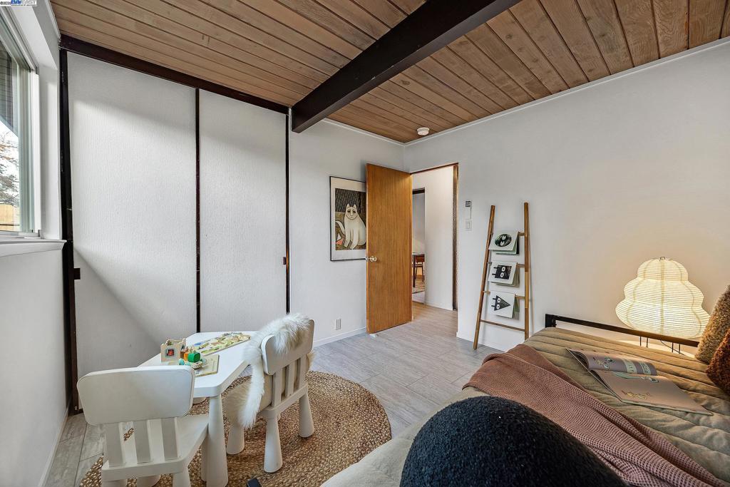 CRESTWOOD - Residential