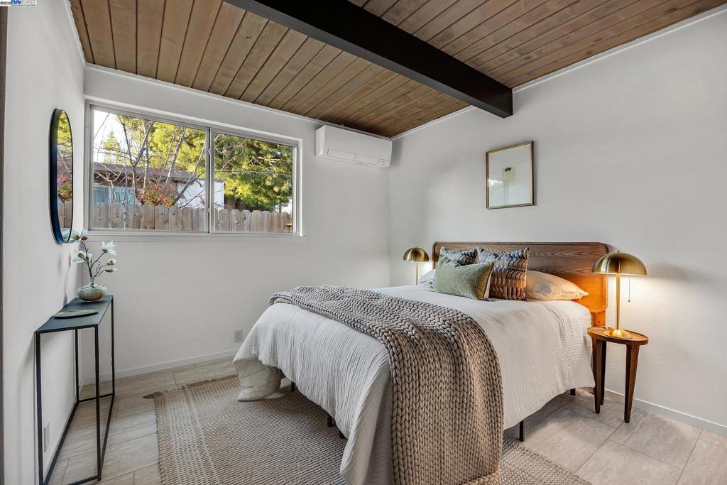 CRESTWOOD - Residential