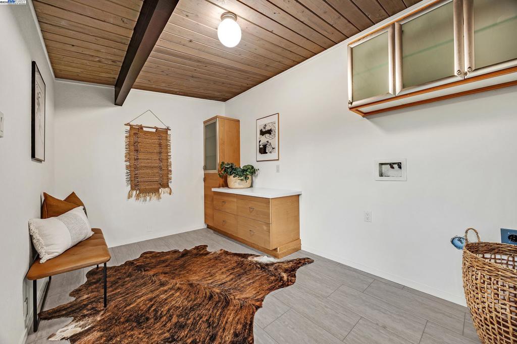 CRESTWOOD - Residential