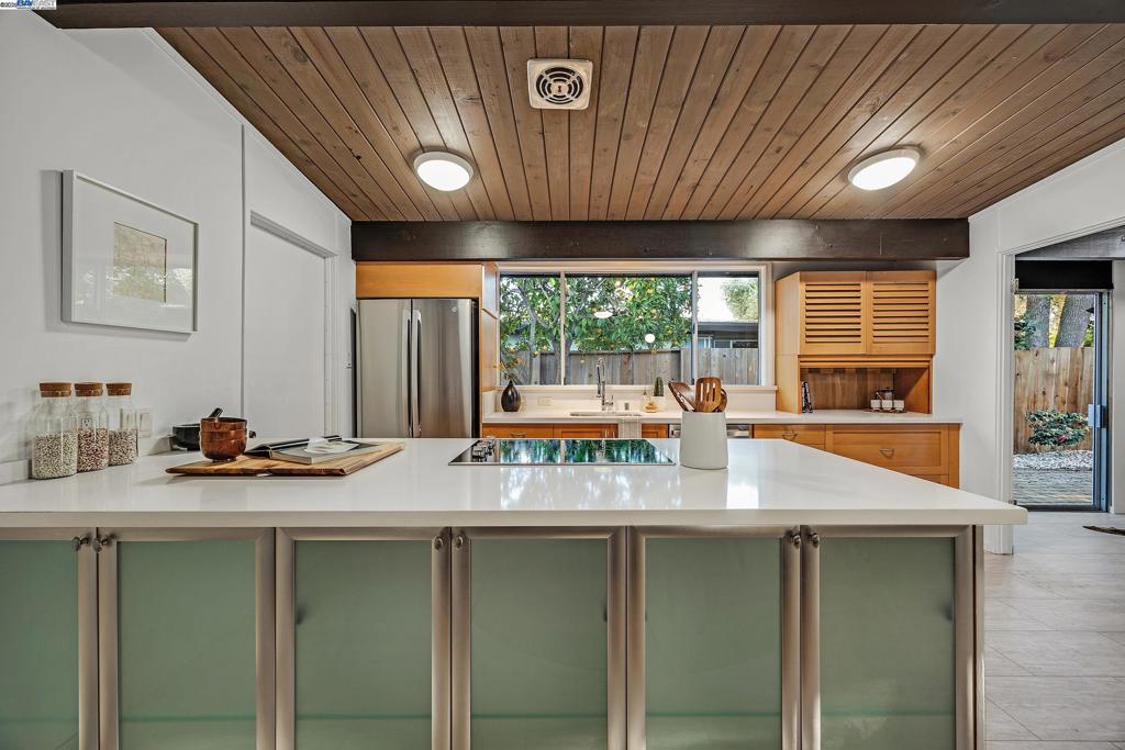 CRESTWOOD - Residential