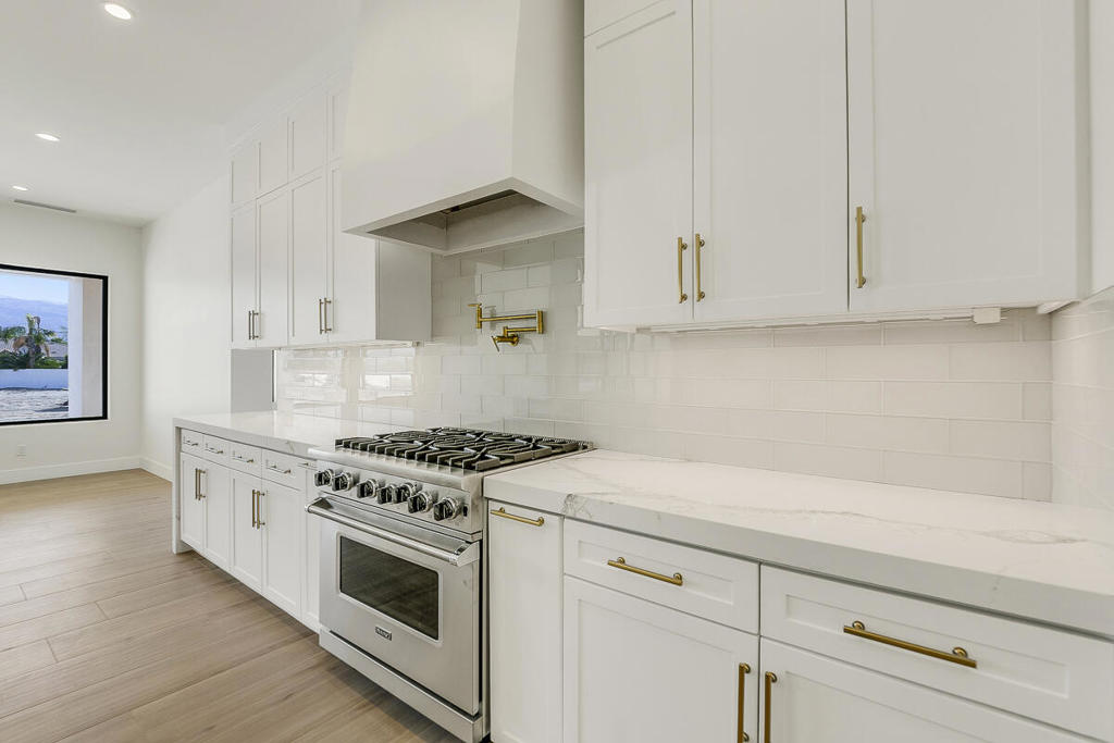 49115 Ridgeback Court