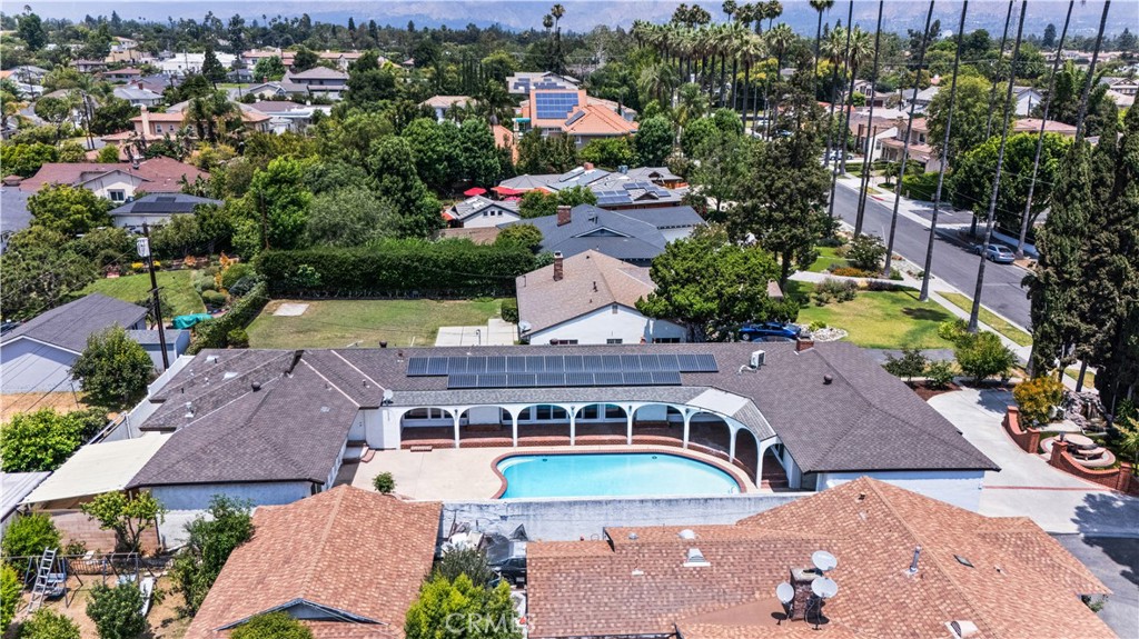 Properties 2 6909 N Vista Street