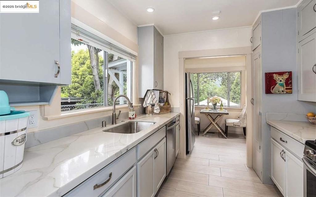 UPPERMIONT - Residential Lease