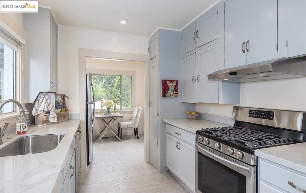 UPPERMIONT - Residential Lease