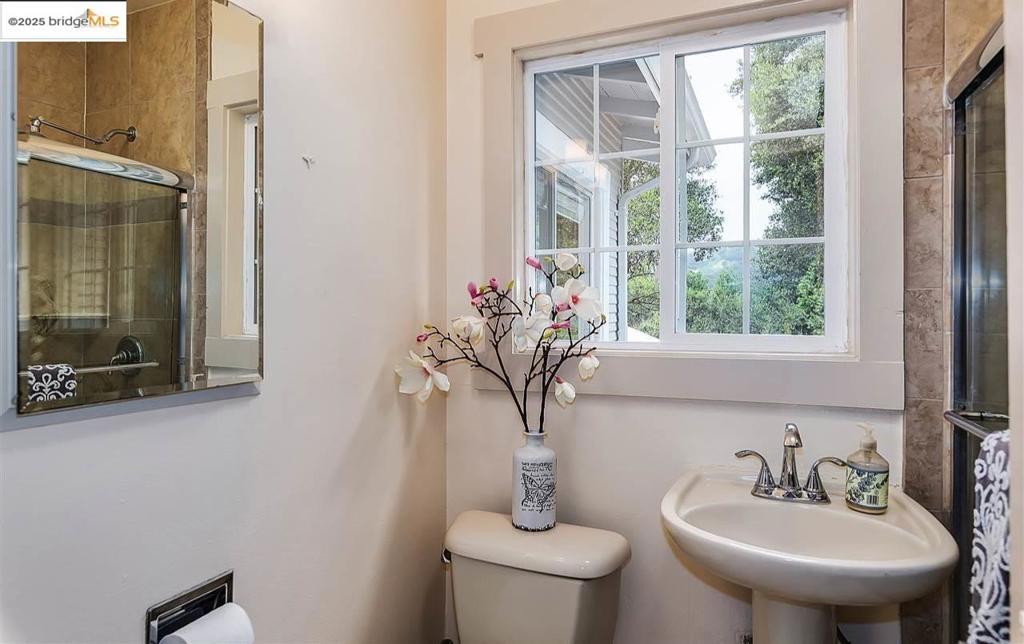 UPPERMIONT - Residential Lease