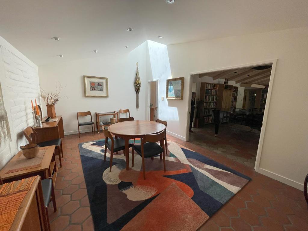 843 Sonoma Terrace