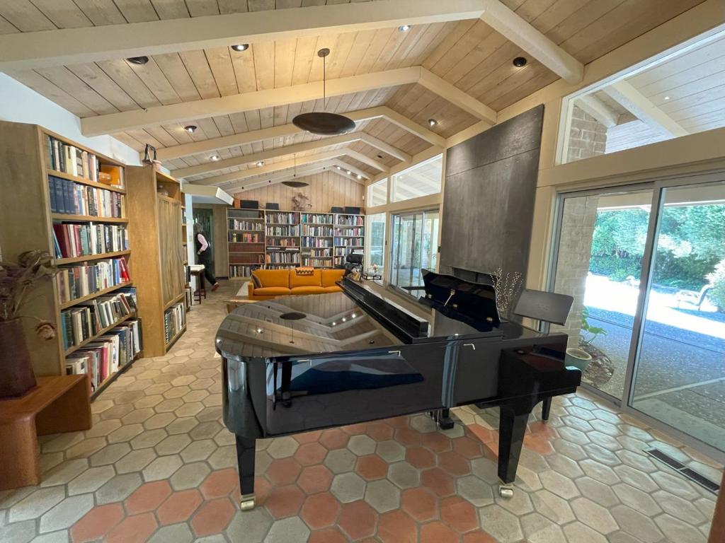843 Sonoma Terrace