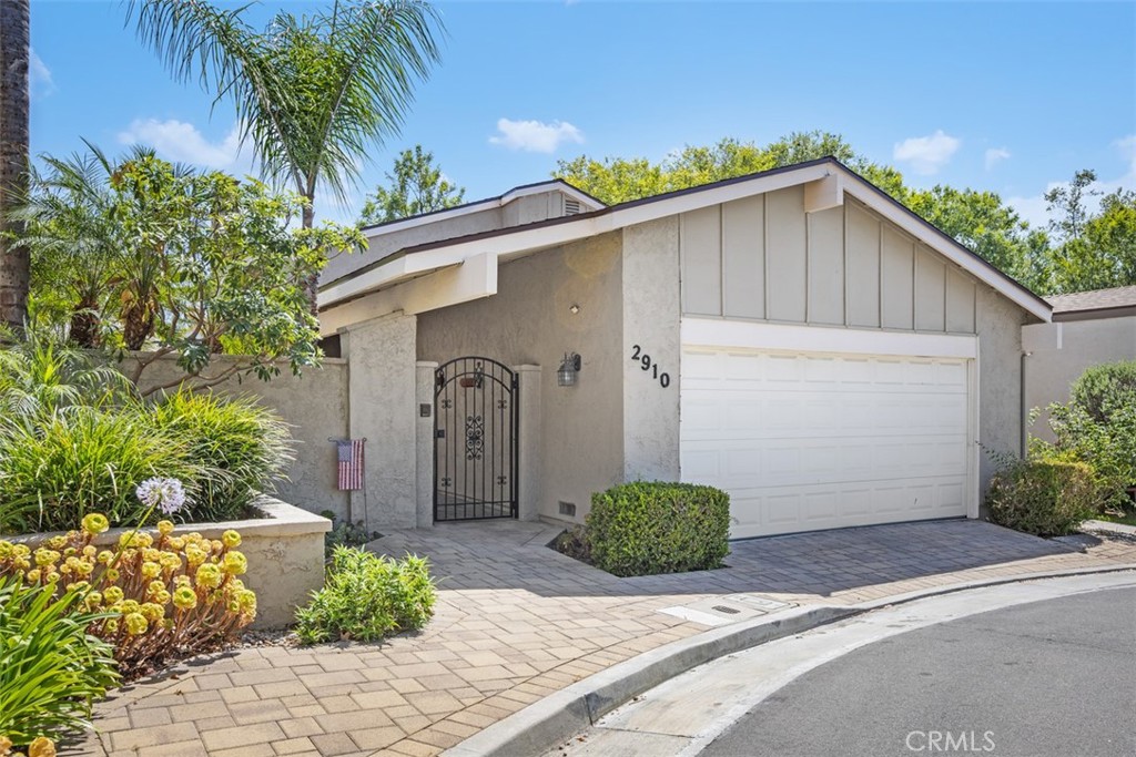 2910 Pinewood Court