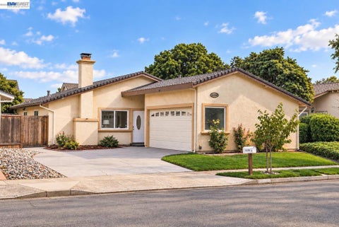Photo of 32536 Lake Barlee Ln, Fremont, CA 94555 (MLS # 41148179)