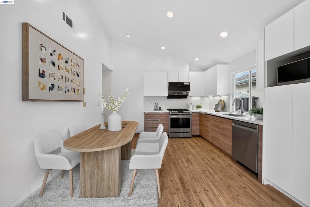 32536 Lake Barlee Ln