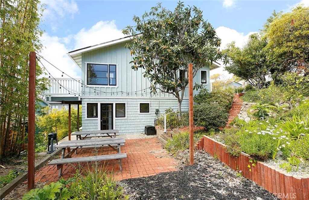 394 Moss Street