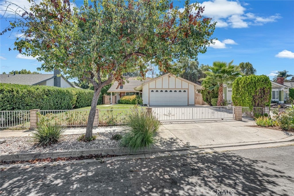 3765 Valle Vista