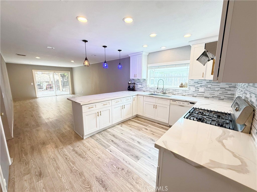3765 Valle Vista