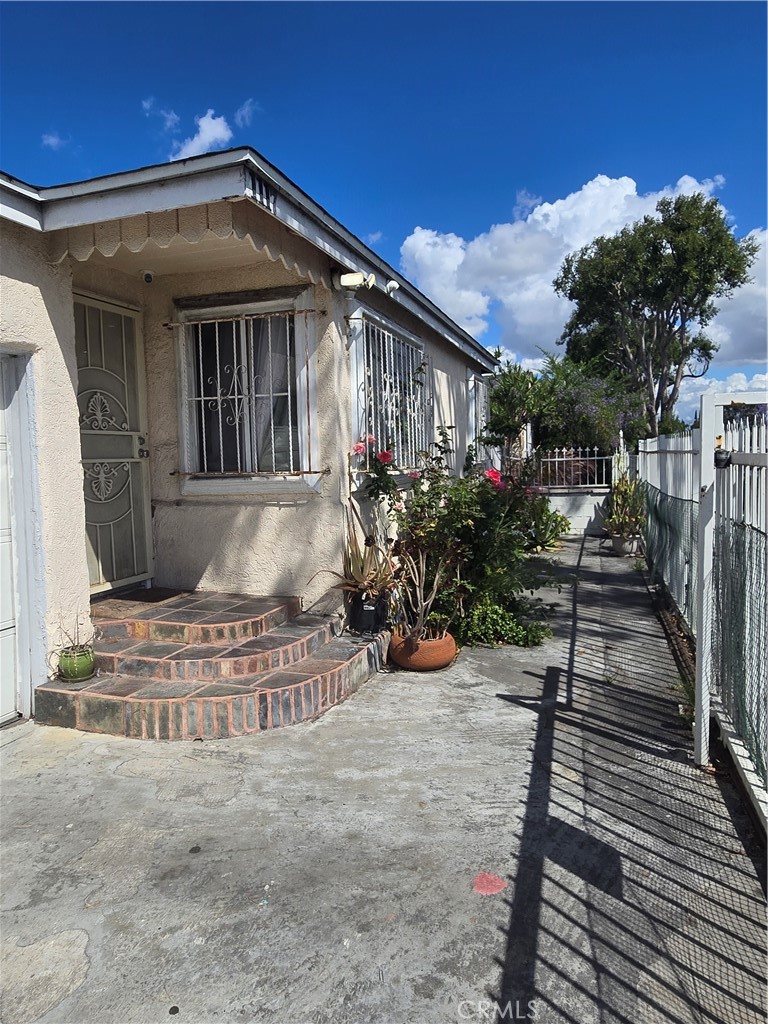 Properties 2 1117 N Santa Fe