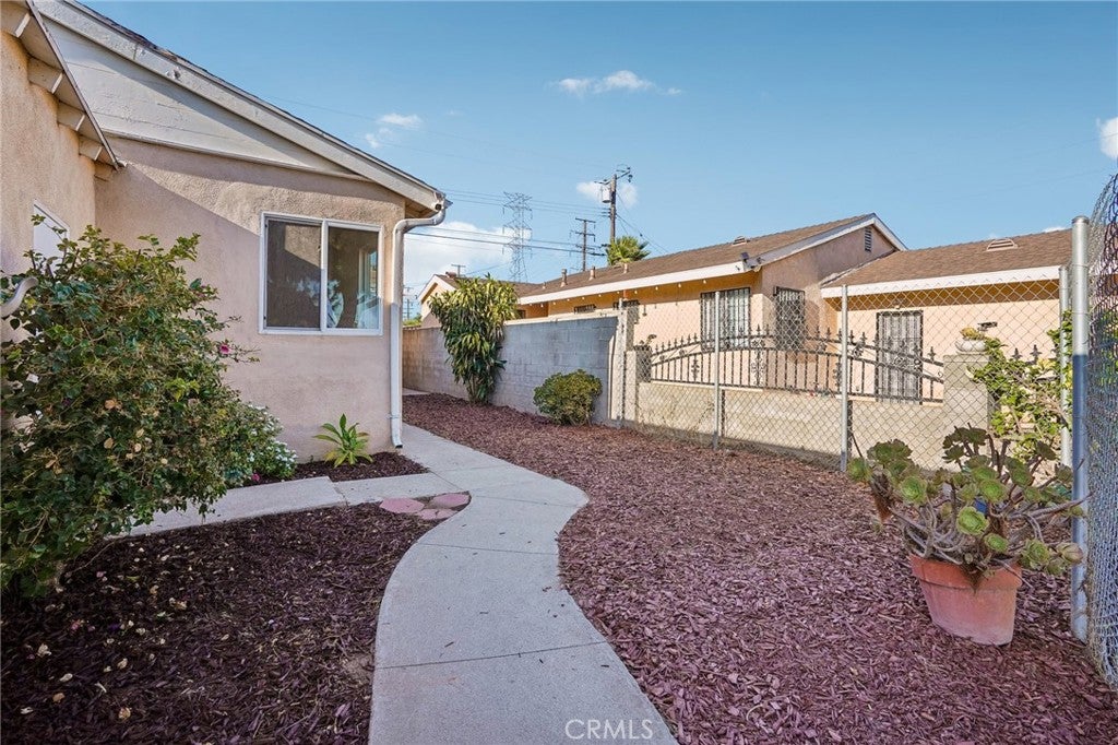 873 E Deloras Drive