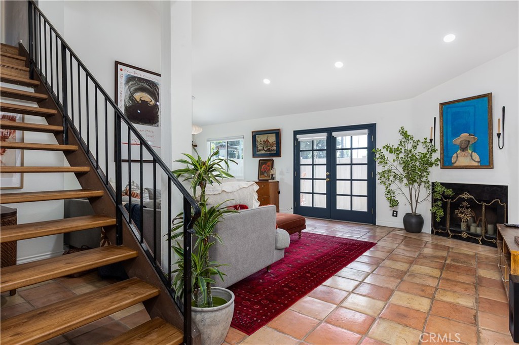 235 E Foothill N