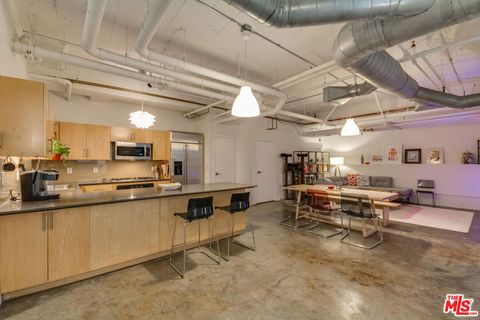 Photo of 330 W 11th Street #C03, Los Angeles, CA 90015 (MLS # 26855545)